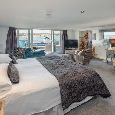 ニューポート Houseboat Harbourside View Bed & Breakfast エクステリア 写真