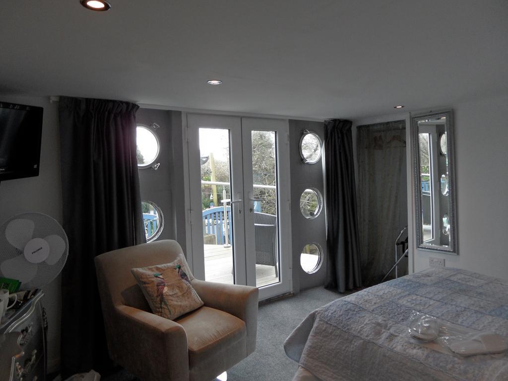 ニューポート Houseboat Harbourside View Bed & Breakfast エクステリア 写真