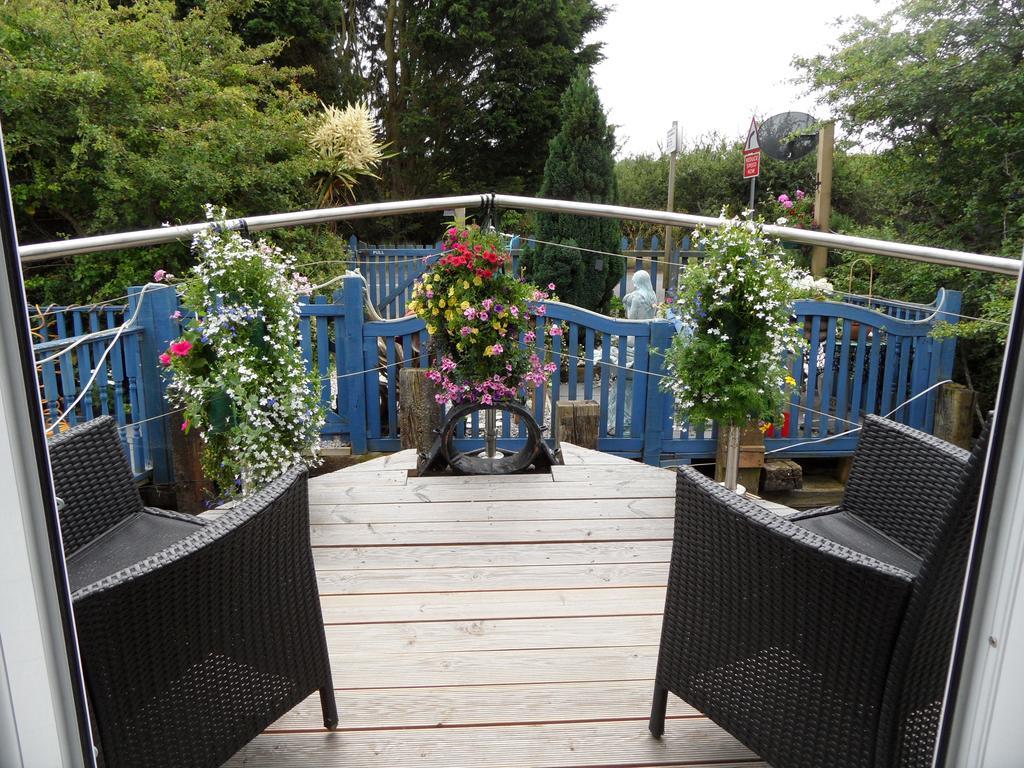 ニューポート Houseboat Harbourside View Bed & Breakfast エクステリア 写真