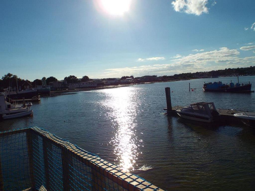 ニューポート Houseboat Harbourside View Bed & Breakfast エクステリア 写真