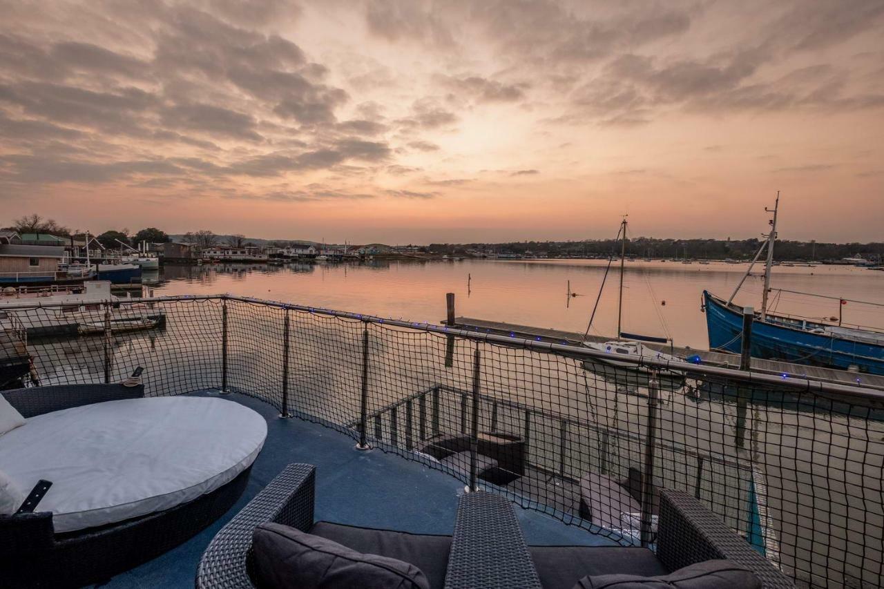 ニューポート Houseboat Harbourside View Bed & Breakfast エクステリア 写真