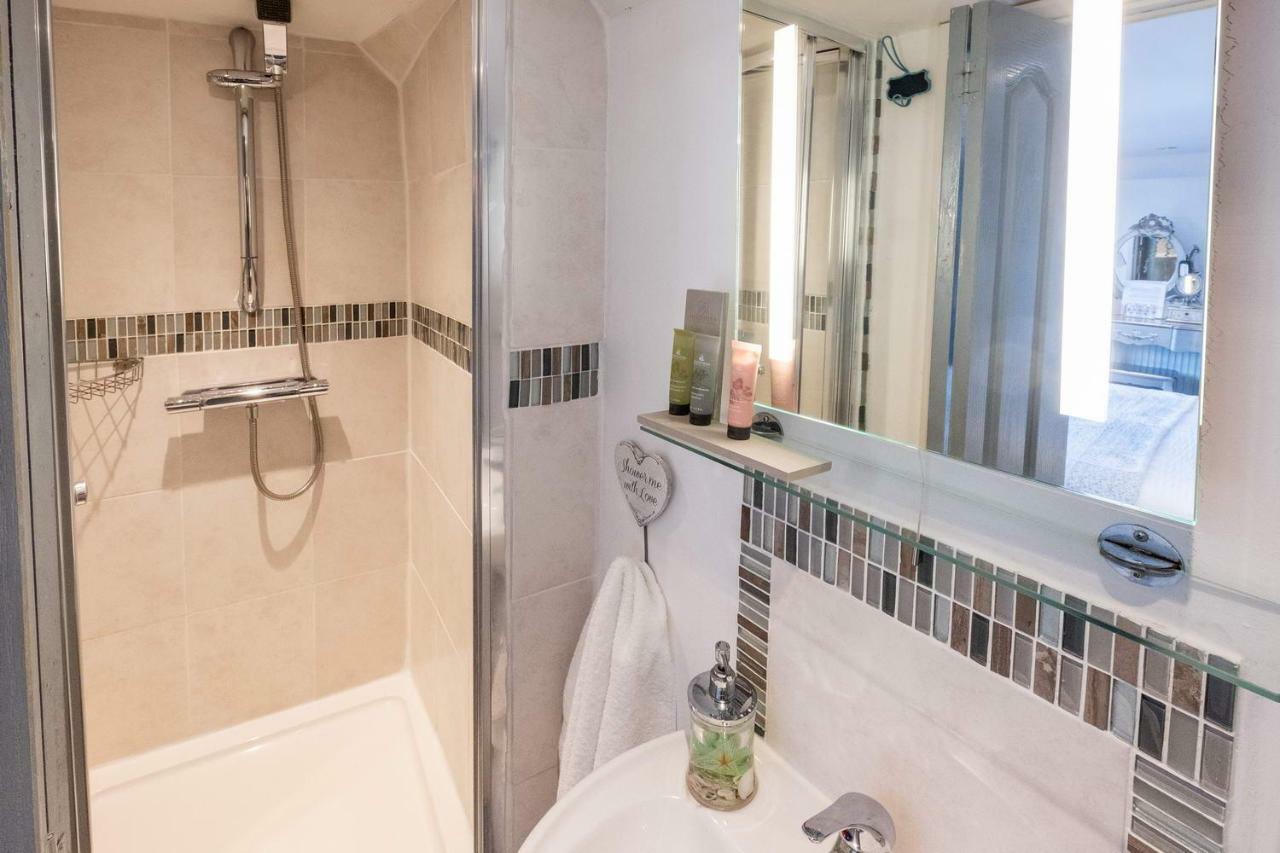 ニューポート Houseboat Harbourside View Bed & Breakfast エクステリア 写真