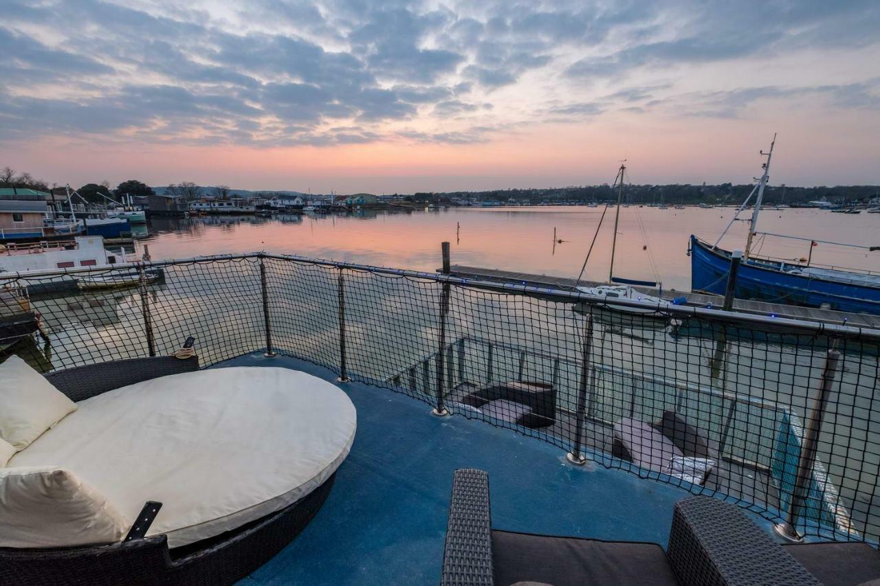 ニューポート Houseboat Harbourside View Bed & Breakfast エクステリア 写真