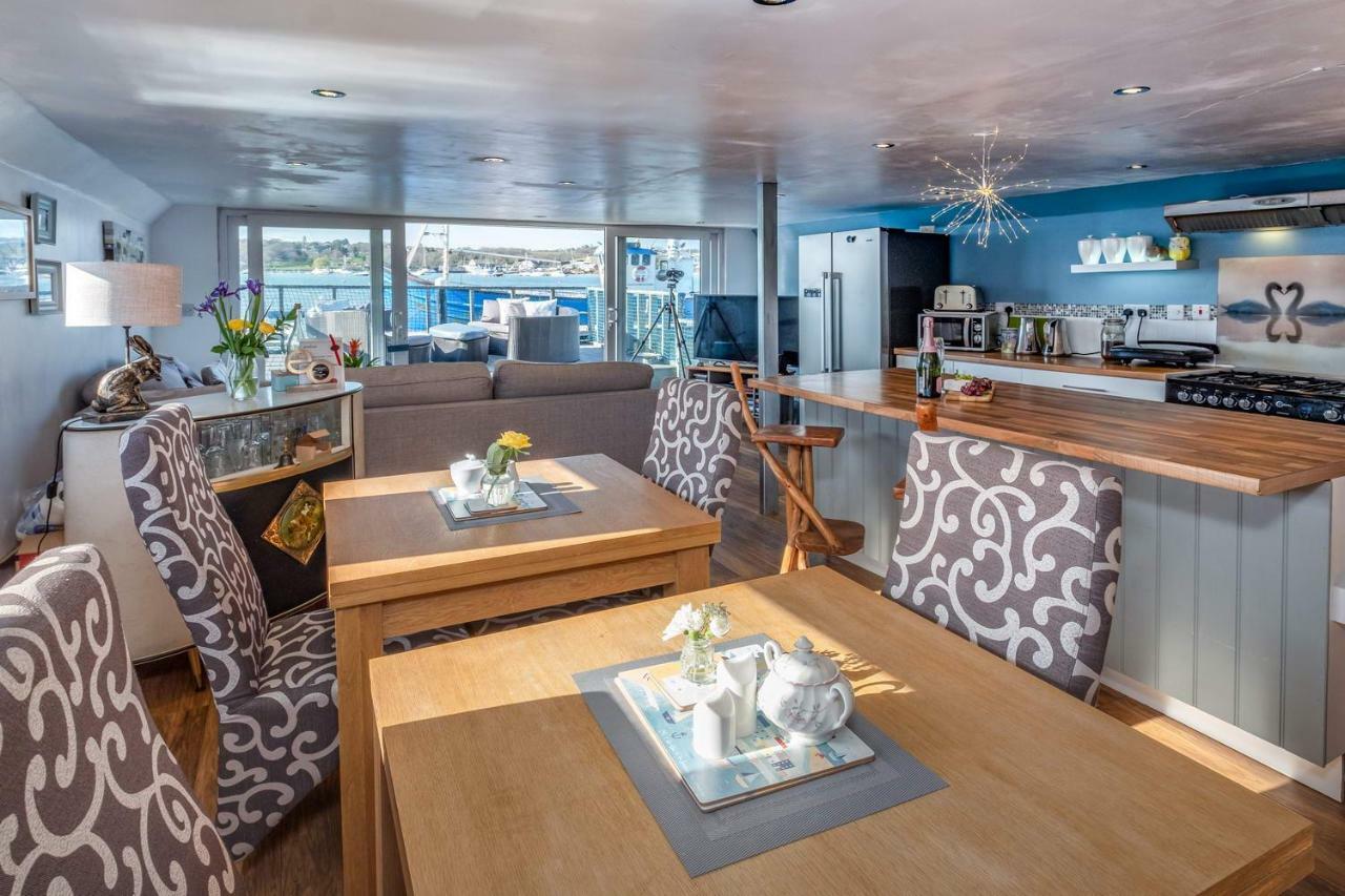 ニューポート Houseboat Harbourside View Bed & Breakfast エクステリア 写真