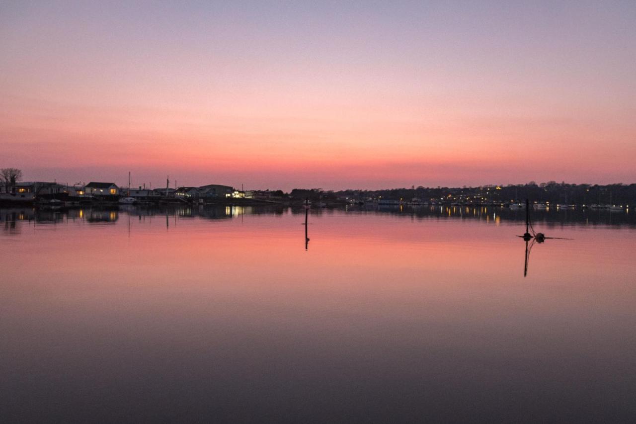 ニューポート Houseboat Harbourside View Bed & Breakfast エクステリア 写真
